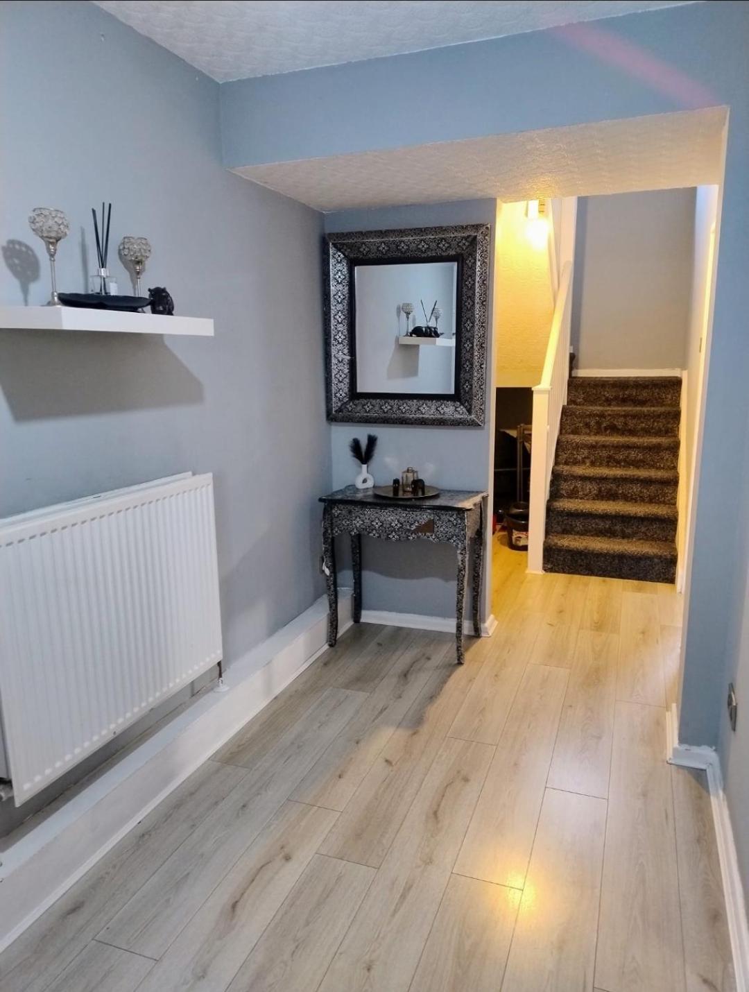 Spacious House In Central Манчестър Екстериор снимка