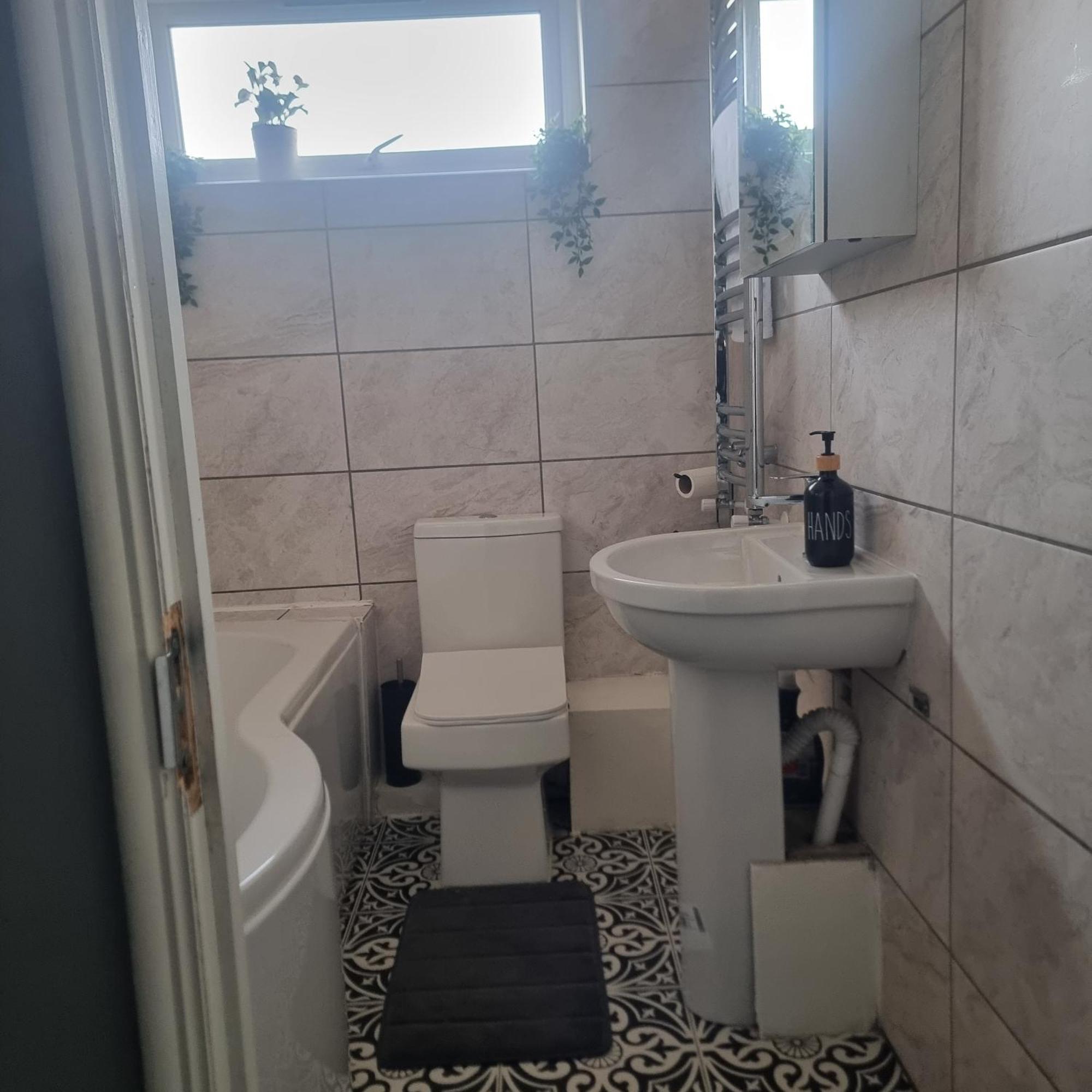 Spacious House In Central Манчестър Екстериор снимка