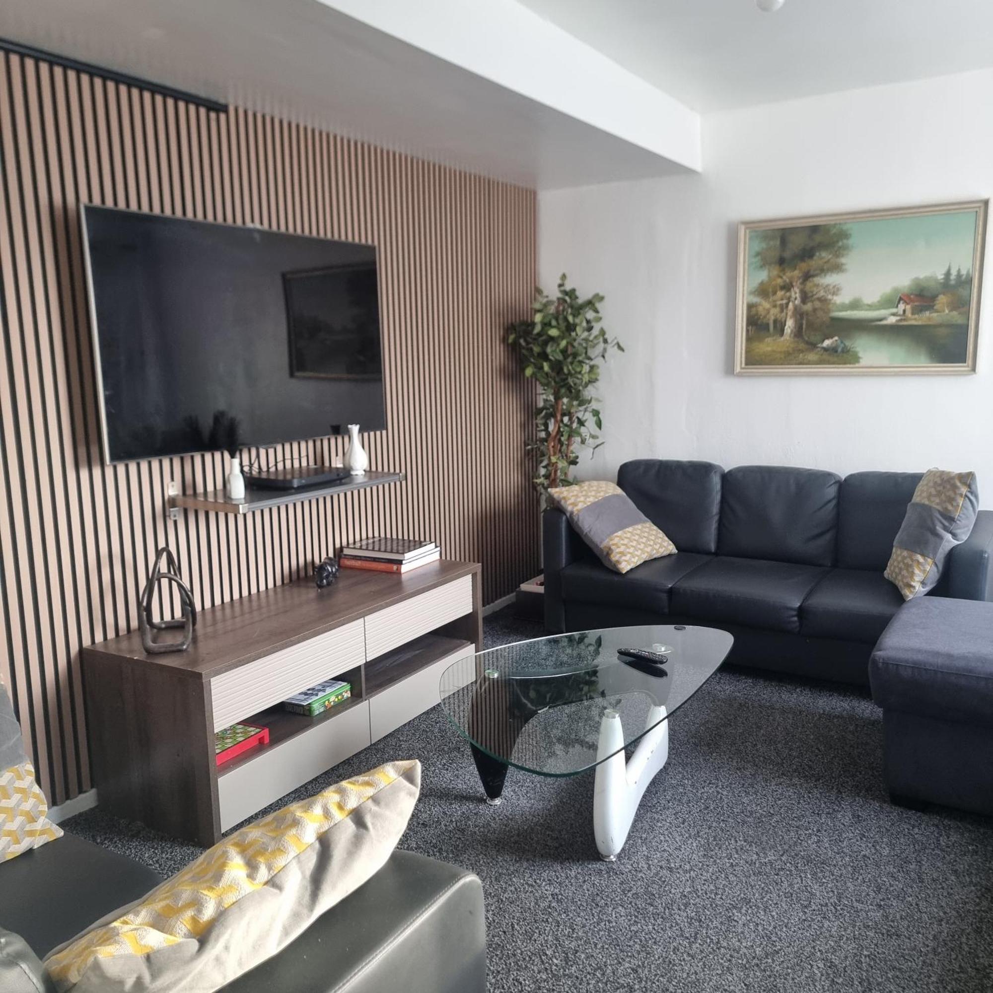 Spacious House In Central Манчестър Екстериор снимка